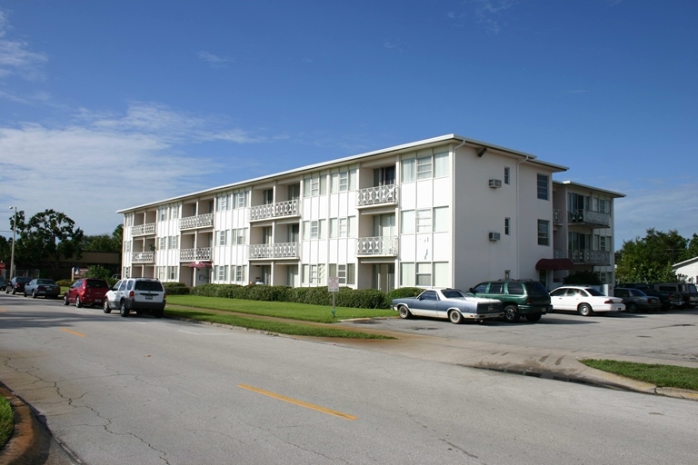 Edgewood Place in Vero Beach, FL - Foto de edificio