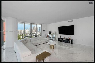 330 Sunny Isles Blvd, Unit 1401 in Sunny Isles Beach, FL - Building Photo - Building Photo