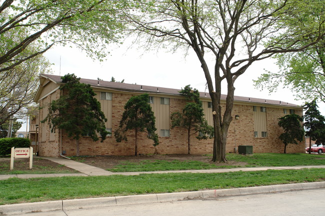 The Lodge East in Wichita, KS - Building Photo - Building Photo