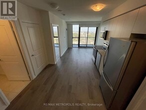325 Yorkland Blvd in Toronto, ON - Building Photo - Building Photo