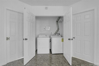 329 Broadway in Bethpage, NY - Building Photo - Building Photo