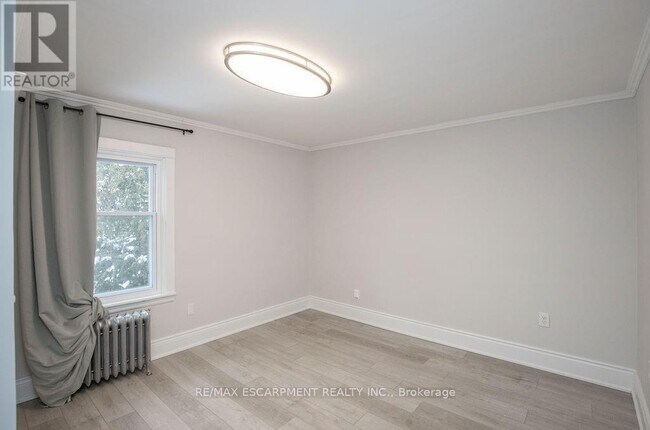 22 Prospect St S in Hamilton, ON - Building Photo - Building Photo