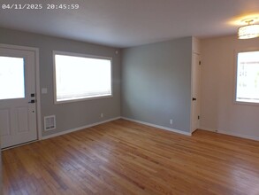 3712 SE 56th Ave in Portland, OR - Foto de edificio - Building Photo