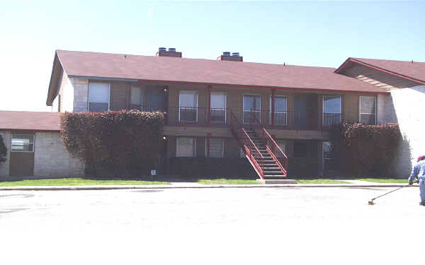 La Rue Condominiums in Pflugerville, TX - Building Photo