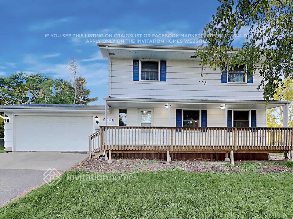 2006 Texas Ave S in Minneapolis, MN - Building Photo