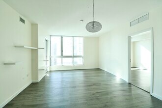 300 S Biscayne Blvd, Unit T-2506 in Miami, FL - Foto de edificio - Building Photo