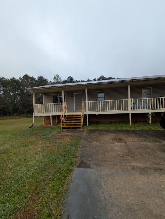 5159 Ponderosa Dr in Conover, NC - Building Photo