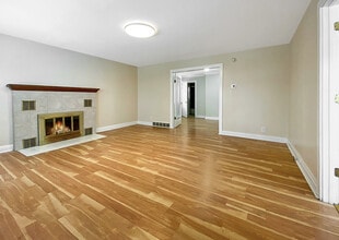 33670 N Idlewild Dr in Grayslake, IL - Building Photo - Building Photo