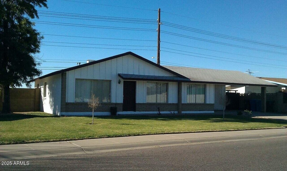 4310 N 90th Dr in Phoenix, AZ - Foto de edificio