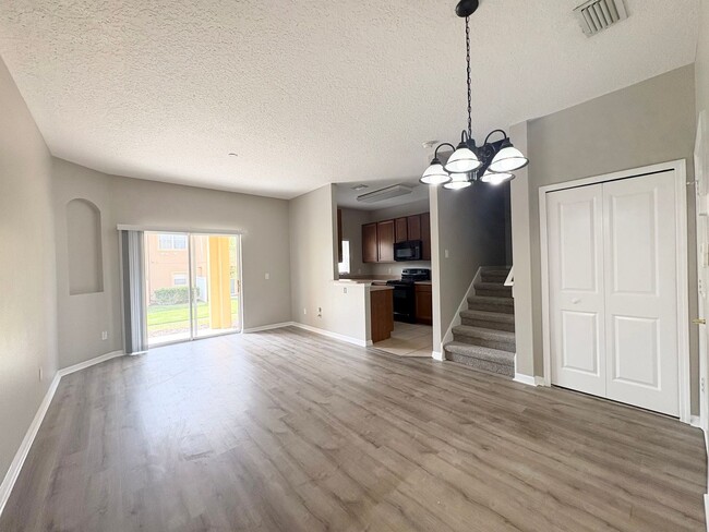 2731 Retreat View Cir