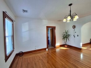 180 N Broadway, Unit B in South Amboy, NJ - Building Photo - Building Photo