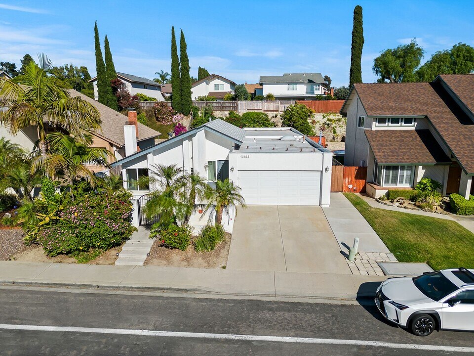 13123 Sundance Ave in San Diego, CA - Building Photo