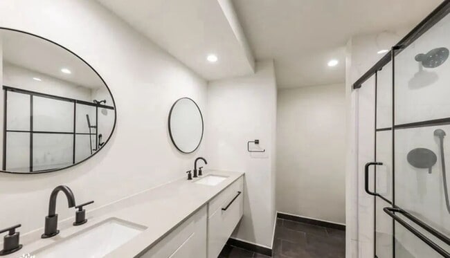 property at 3404 E Pinchot Ave