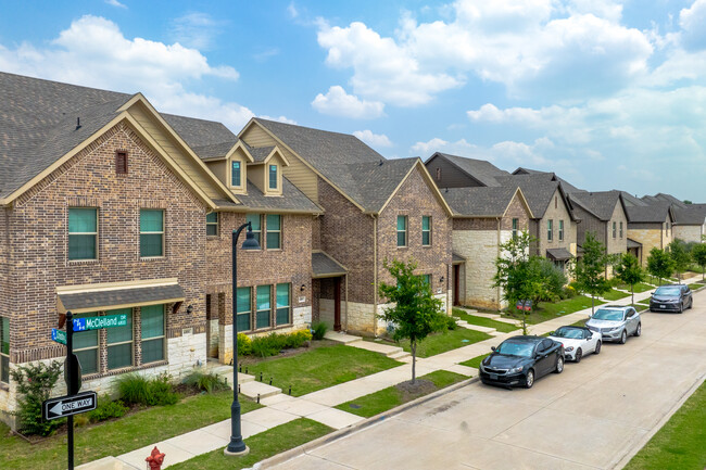 Meadow Crest in North Richland Hills, TX - Foto de edificio - Building Photo