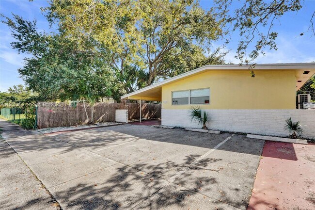 720 SE 15th St in Fort Lauderdale, FL - Building Photo - Building Photo