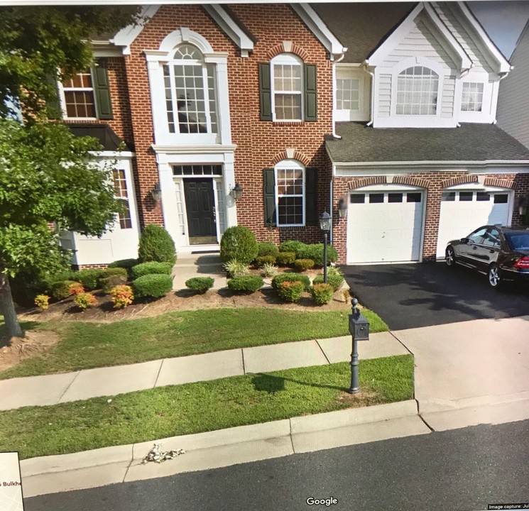 2736 Bulkhead Dr, Unit 4229 in Woodbridge, VA - Building Photo