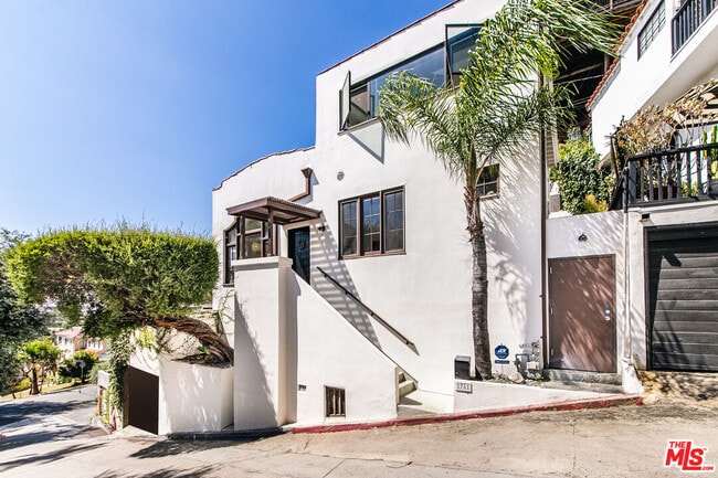 1761 N Orange Grove Ave in Los Angeles, CA - Building Photo - Building Photo