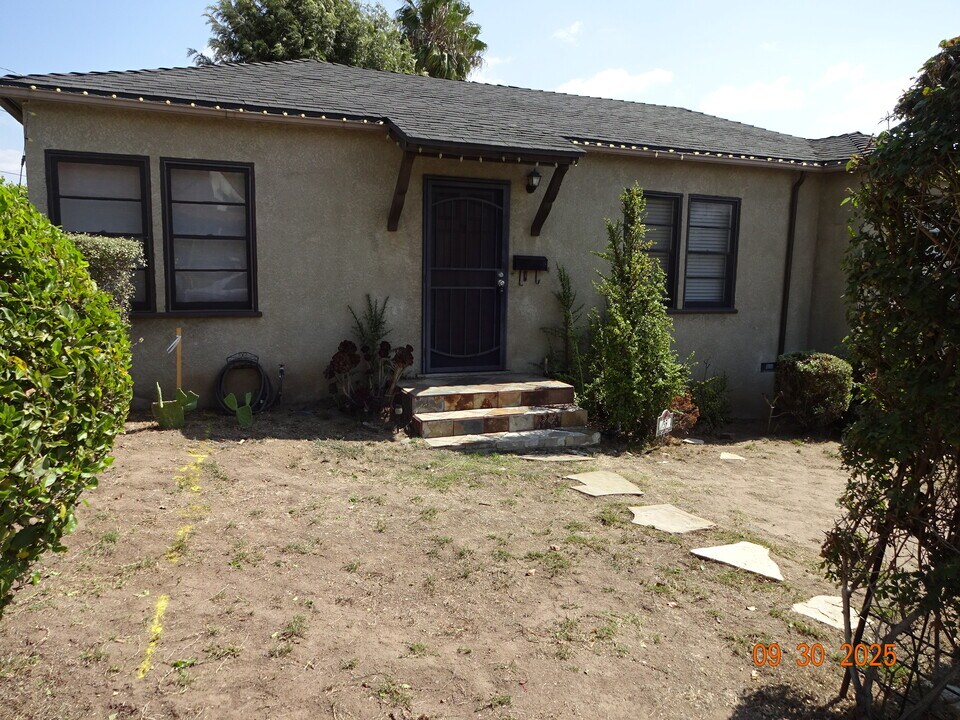 35 Palm Ct in Santa Paula, CA - Building Photo