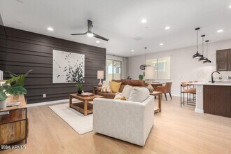 9001 W Rancho Dr in Glendale, AZ - Building Photo - Building Photo