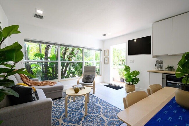437 NE 17th Way in Fort Lauderdale, FL - Building Photo - Building Photo