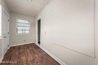 1066 W 13th St in Jacksonville, FL - Building Photo - Building Photo