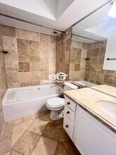 5928 Sandhurst Ln in Dallas, TX - Foto de edificio - Building Photo