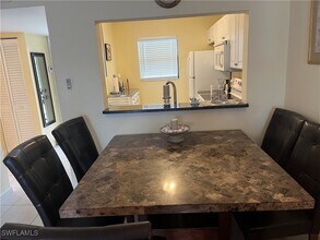 9261 Central Park Dr in Ft. Myers, FL - Building Photo - Building Photo