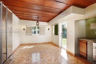 6116 SW 46th Terrace in Miami, FL - Building Photo - Building Photo