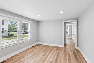 2402 E 3rd St in Greenville, NC - Building Photo - Building Photo