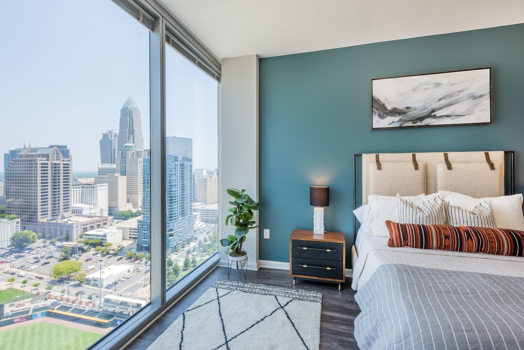 The Reed Charlotte in Charlotte, NC - Foto de edificio