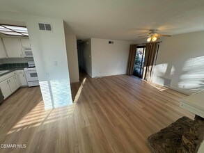 2965 Deacon St, Unit Private in Simi Valley, CA - Building Photo - Building Photo