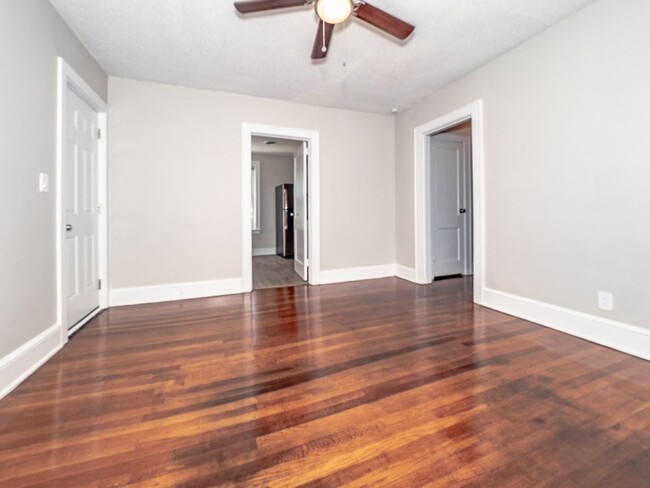 6 Peach St in Sumter, SC - Foto de edificio - Building Photo