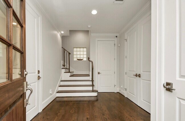 property at 15623 Broad St