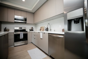 150 Berendo in Los Angeles, CA - Building Photo