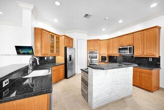 11233 NW 71st Terrace in Doral, FL - Building Photo - Building Photo