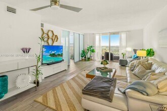 1050 Hillsboro Mile in Hillsboro Beach, FL - Building Photo - Building Photo