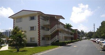 700 Layne Blvd in Hallandale Beach, FL - Building Photo