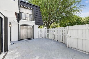 320 Woodland Rd in Palm Springs, FL - Building Photo