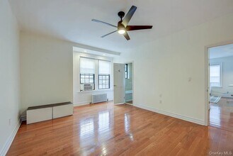 6 Burns St in Queens, NY - Building Photo - Building Photo