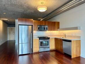 1926 W Burnside St in Portland, OR - Foto de edificio - Building Photo
