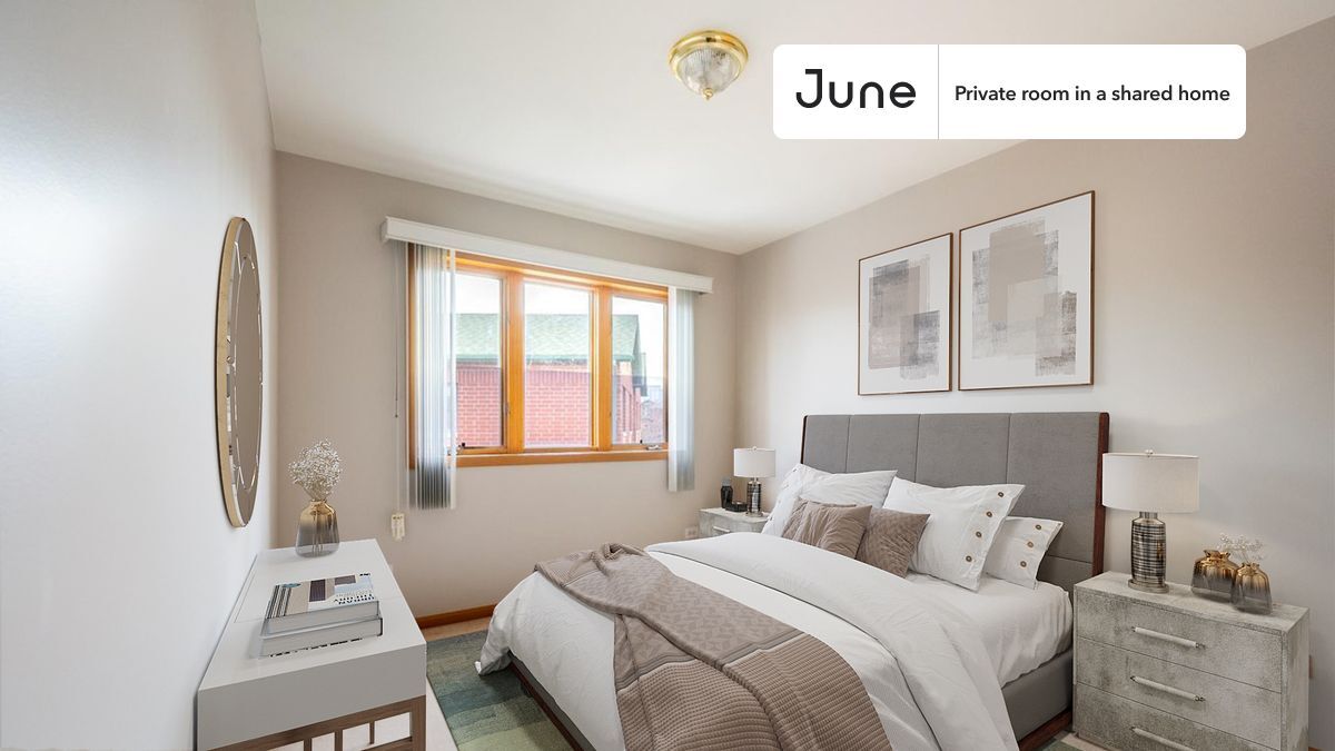 Private bedroom in 4 bed/2.5 bath Home in Chicago, IL - Building Photo