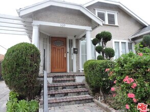 559 N Windsor Blvd in Los Angeles, CA - Building Photo - Building Photo