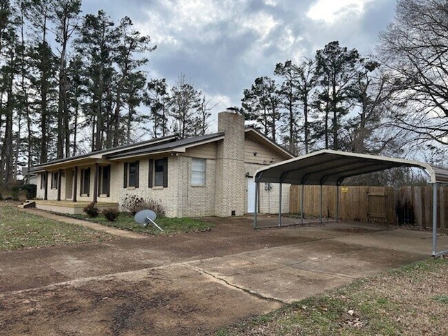 201 Vick St in Batesville, MS - Building Photo - Building Photo