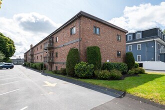 146 Willow St in Waltham, MA - Building Photo - Building Photo