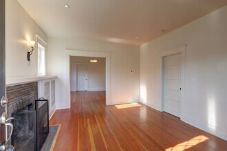 305 Dewey Pl E in Seattle, WA - Building Photo - Building Photo