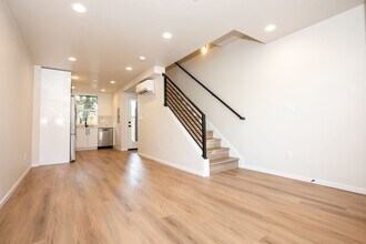 1563 NW 63rd St in Seattle, WA - Building Photo - Building Photo