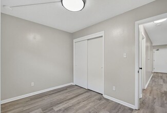 800 13th St in West Des Moines, IA - Building Photo - Building Photo