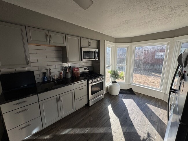 property at 123 E 7th St