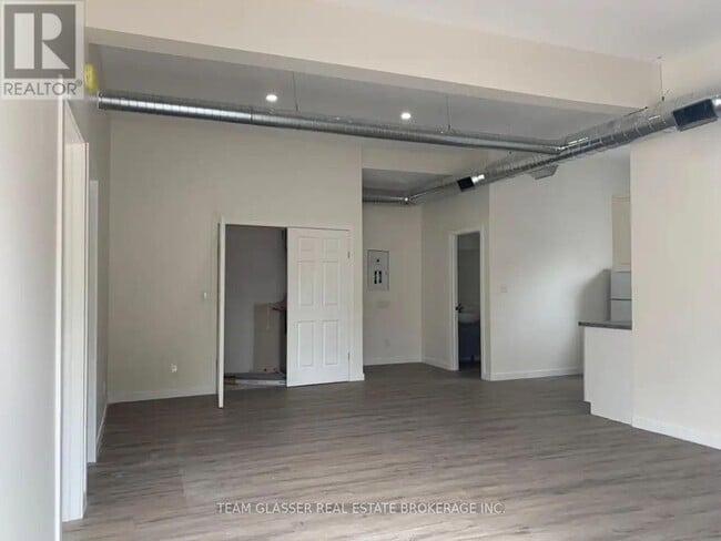 property at 423-423 Hamilton Rd