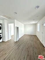 2943 S 9th Ave in Los Angeles, CA - Building Photo